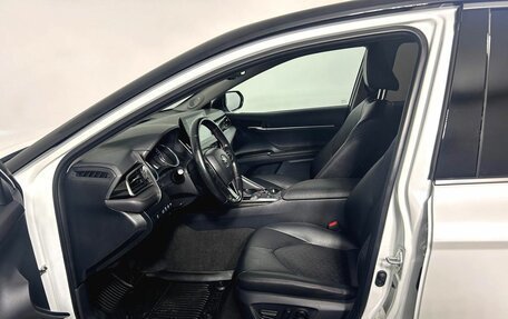 Toyota Camry, 2021 год, 3 180 000 рублей, 9 фотография