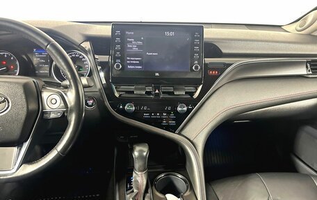 Toyota Camry, 2021 год, 3 180 000 рублей, 13 фотография