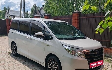 Toyota Noah III, 2014 год, 1 620 000 рублей, 3 фотография