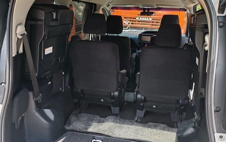 Toyota Noah III, 2014 год, 1 620 000 рублей, 13 фотография