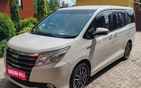 Toyota Noah III, 2014 год, 1 620 000 рублей, 18 фотография