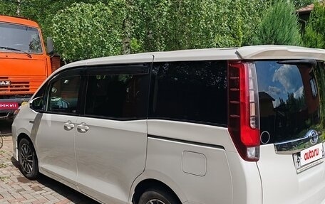 Toyota Noah III, 2014 год, 1 620 000 рублей, 14 фотография