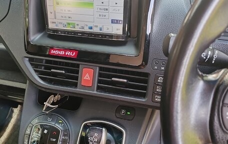 Toyota Noah III, 2014 год, 1 620 000 рублей, 5 фотография