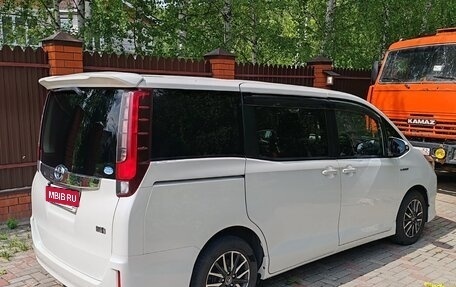 Toyota Noah III, 2014 год, 1 620 000 рублей, 11 фотография