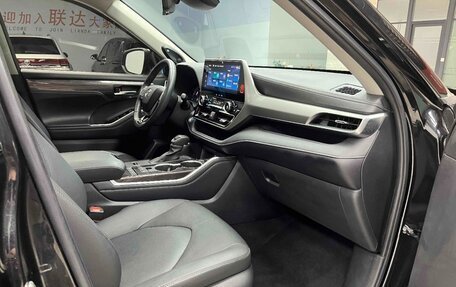 Toyota Highlander, 2021 год, 3 341 000 рублей, 4 фотография