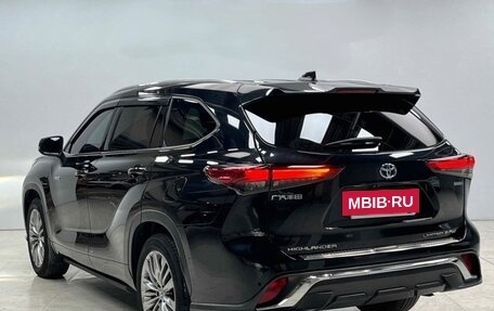 Toyota Highlander, 2021 год, 3 341 000 рублей, 2 фотография