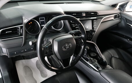 Toyota Camry, 2018 год, 2 649 000 рублей, 10 фотография