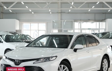 Toyota Camry, 2018 год, 2 649 000 рублей, 2 фотография
