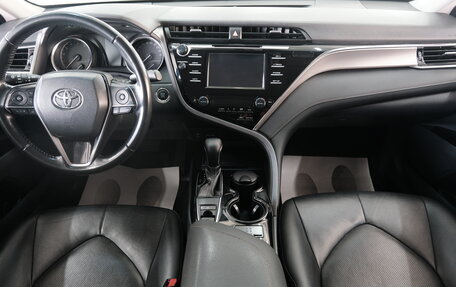 Toyota Camry, 2018 год, 2 649 000 рублей, 15 фотография