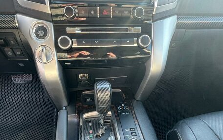 Toyota Land Cruiser 200, 2015 год, 4 350 000 рублей, 16 фотография