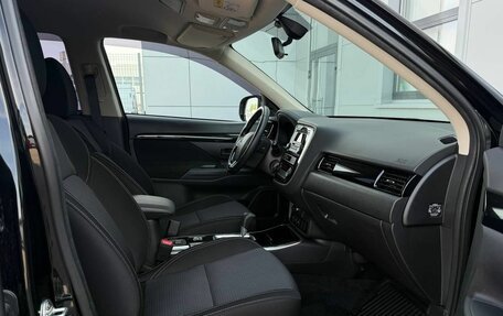 Mitsubishi Outlander III рестайлинг 3, 2019 год, 2 255 000 рублей, 12 фотография