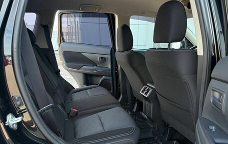 Mitsubishi Outlander III рестайлинг 3, 2019 год, 2 255 000 рублей, 13 фотография