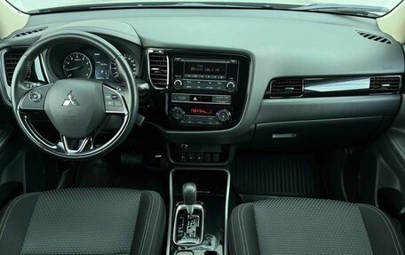 Mitsubishi Outlander III рестайлинг 3, 2019 год, 2 255 000 рублей, 14 фотография