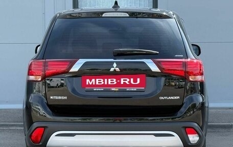 Mitsubishi Outlander III рестайлинг 3, 2019 год, 2 255 000 рублей, 6 фотография