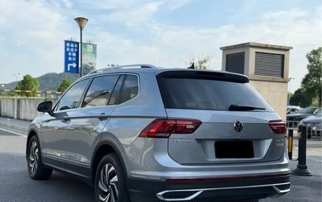 Volkswagen Tiguan II, 2022 год, 2 620 000 рублей, 4 фотография