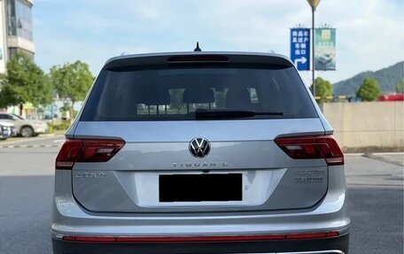Volkswagen Tiguan II, 2022 год, 2 620 000 рублей, 5 фотография
