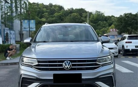 Volkswagen Tiguan II, 2022 год, 2 620 000 рублей, 2 фотография