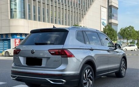 Volkswagen Tiguan II, 2022 год, 2 620 000 рублей, 6 фотография
