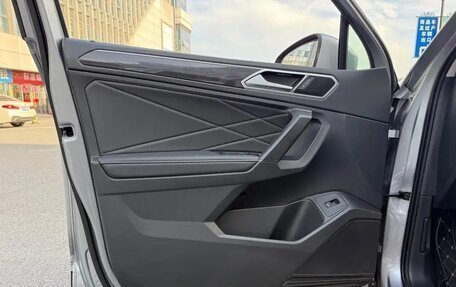 Volkswagen Tiguan II, 2022 год, 2 620 000 рублей, 7 фотография