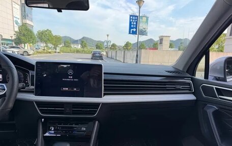 Volkswagen Tiguan II, 2022 год, 2 620 000 рублей, 9 фотография