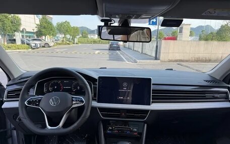 Volkswagen Tiguan II, 2022 год, 2 620 000 рублей, 14 фотография