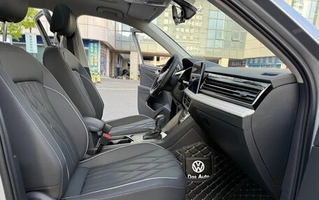 Volkswagen Tiguan II, 2022 год, 2 620 000 рублей, 16 фотография