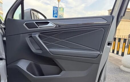 Volkswagen Tiguan II, 2022 год, 2 620 000 рублей, 13 фотография