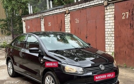 Volkswagen Polo VI (EU Market), 2013 год, 875 000 рублей, 2 фотография