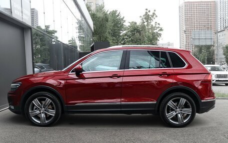 Volkswagen Tiguan II, 2017 год, 1 995 000 рублей, 8 фотография