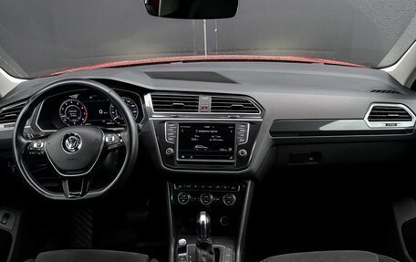 Volkswagen Tiguan II, 2017 год, 1 995 000 рублей, 11 фотография