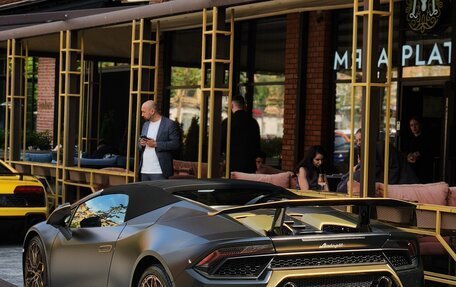 Lamborghini Huracán, 2019 год, 25 000 000 рублей, 2 фотография
