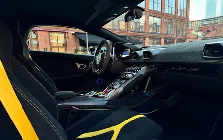 Lamborghini Huracán, 2019 год, 25 000 000 рублей, 10 фотография