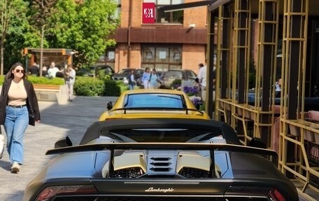 Lamborghini Huracán, 2019 год, 25 000 000 рублей, 3 фотография