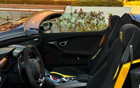 Lamborghini Huracán, 2019 год, 25 000 000 рублей, 15 фотография