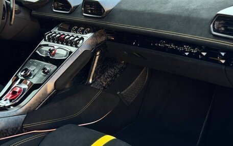 Lamborghini Huracán, 2019 год, 25 000 000 рублей, 19 фотография