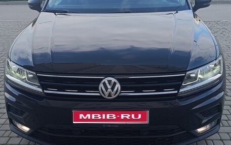 Volkswagen Tiguan II, 2018 год, 2 310 000 рублей, 1 фотография