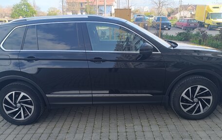 Volkswagen Tiguan II, 2018 год, 2 310 000 рублей, 6 фотография