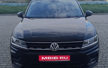 Volkswagen Tiguan II, 2018 год, 2 310 000 рублей, 2 фотография