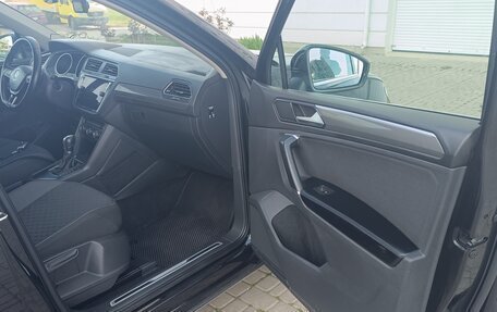 Volkswagen Tiguan II, 2018 год, 2 310 000 рублей, 16 фотография