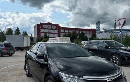 Toyota Camry, 2017 год, 2 340 000 рублей, 2 фотография