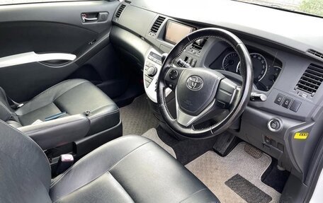 Toyota ISis I, 2014 год, 1 250 000 рублей, 6 фотография