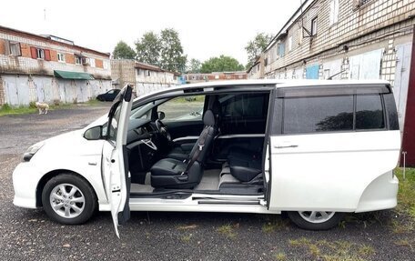 Toyota ISis I, 2014 год, 1 250 000 рублей, 8 фотография