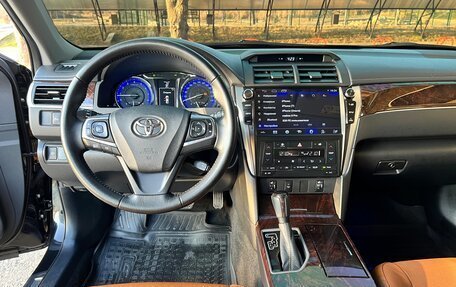 Toyota Camry, 2017 год, 2 590 000 рублей, 8 фотография