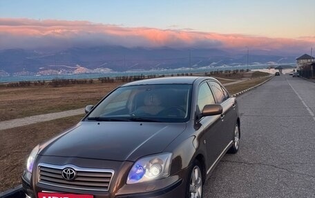 Toyota Avensis III рестайлинг, 2005 год, 830 000 рублей, 2 фотография