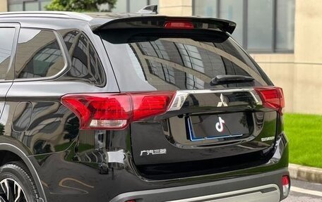 Mitsubishi Outlander III рестайлинг 3, 2021 год, 1 850 000 рублей, 7 фотография