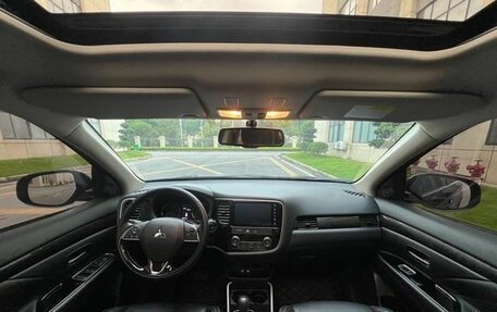 Mitsubishi Outlander III рестайлинг 3, 2021 год, 1 850 000 рублей, 11 фотография