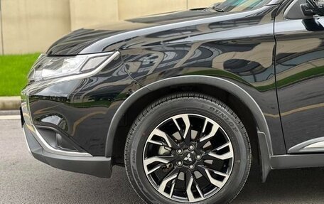 Mitsubishi Outlander III рестайлинг 3, 2021 год, 1 850 000 рублей, 9 фотография