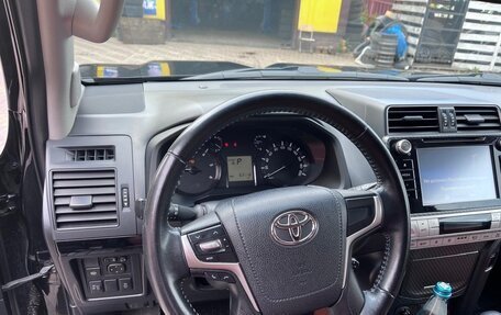 Toyota Land Cruiser Prado 150 рестайлинг 2, 2019 год, 5 850 000 рублей, 10 фотография