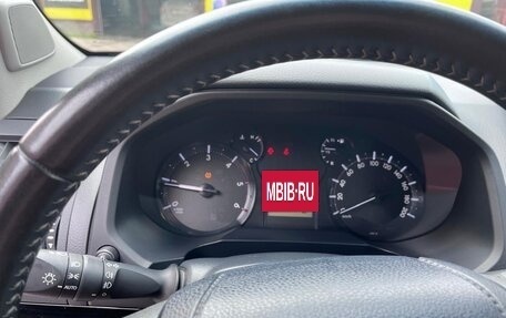 Toyota Land Cruiser Prado 150 рестайлинг 2, 2019 год, 5 850 000 рублей, 11 фотография