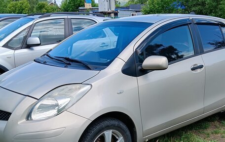 Toyota Yaris III рестайлинг, 2010 год, 800 000 рублей, 1 фотография
